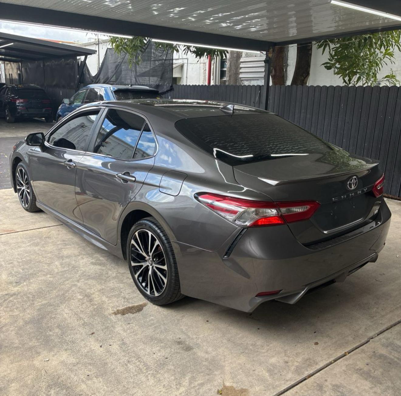 
								TOYOTA CAMRY LE 2019 full									