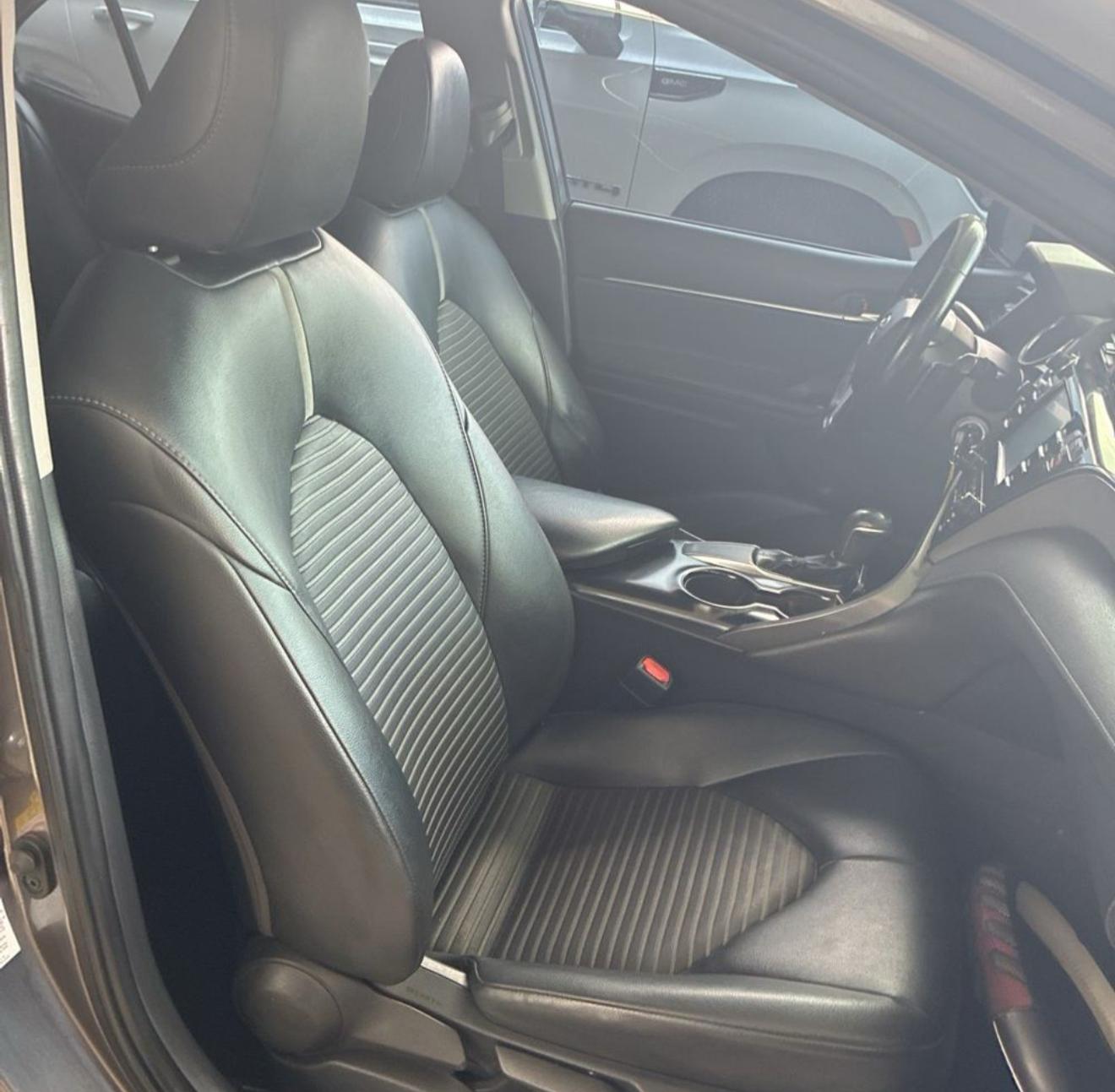 
								TOYOTA CAMRY LE 2019 full									