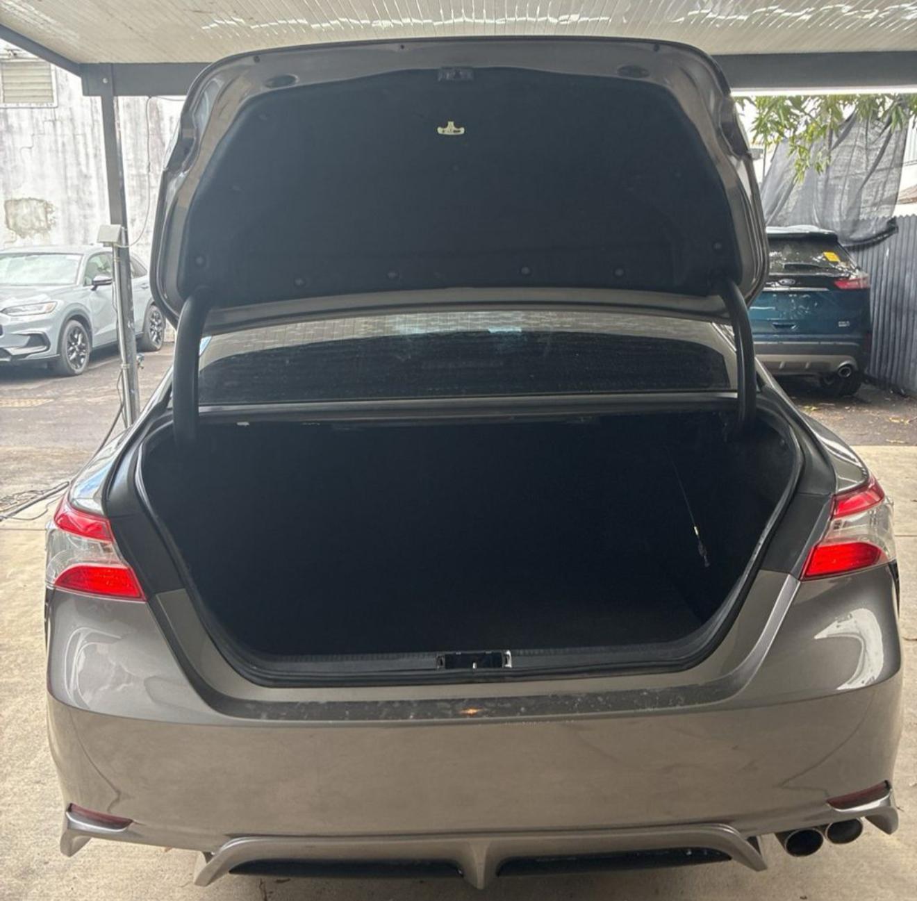 
								TOYOTA CAMRY LE 2019 full									