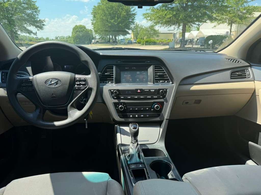 
								HYUNDAI SONATA SE 2017 full									