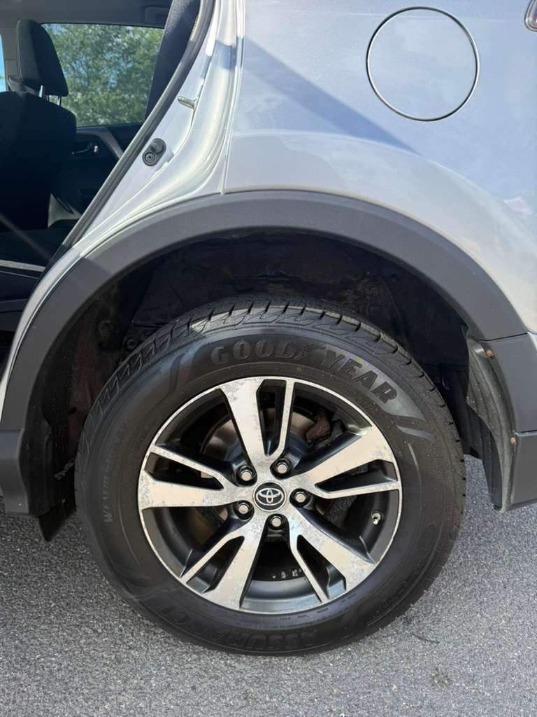 
								TOYOTA RAV4 XLE 2016 full									