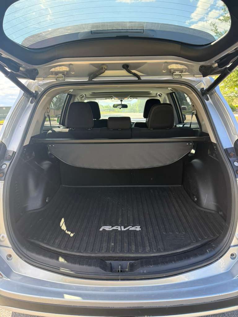 
								TOYOTA RAV4 XLE 2016 full									