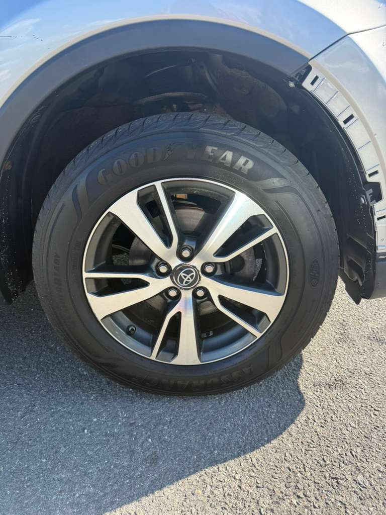 
								TOYOTA RAV4 XLE 2016 full									