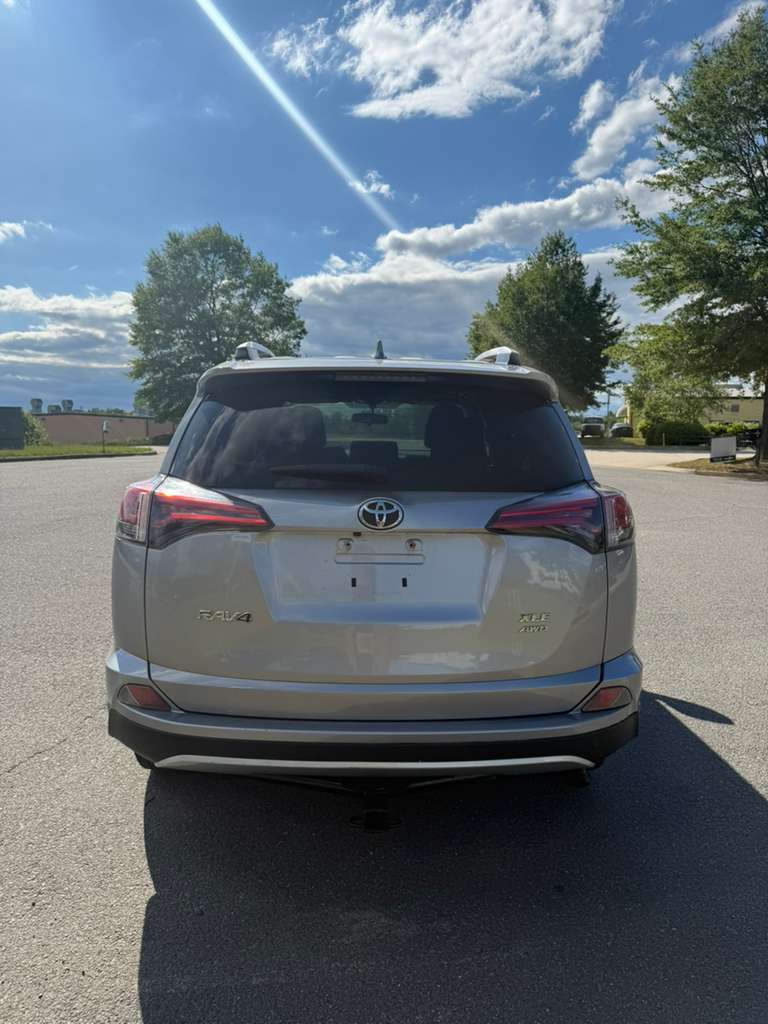 
								TOYOTA RAV4 XLE 2016 full									