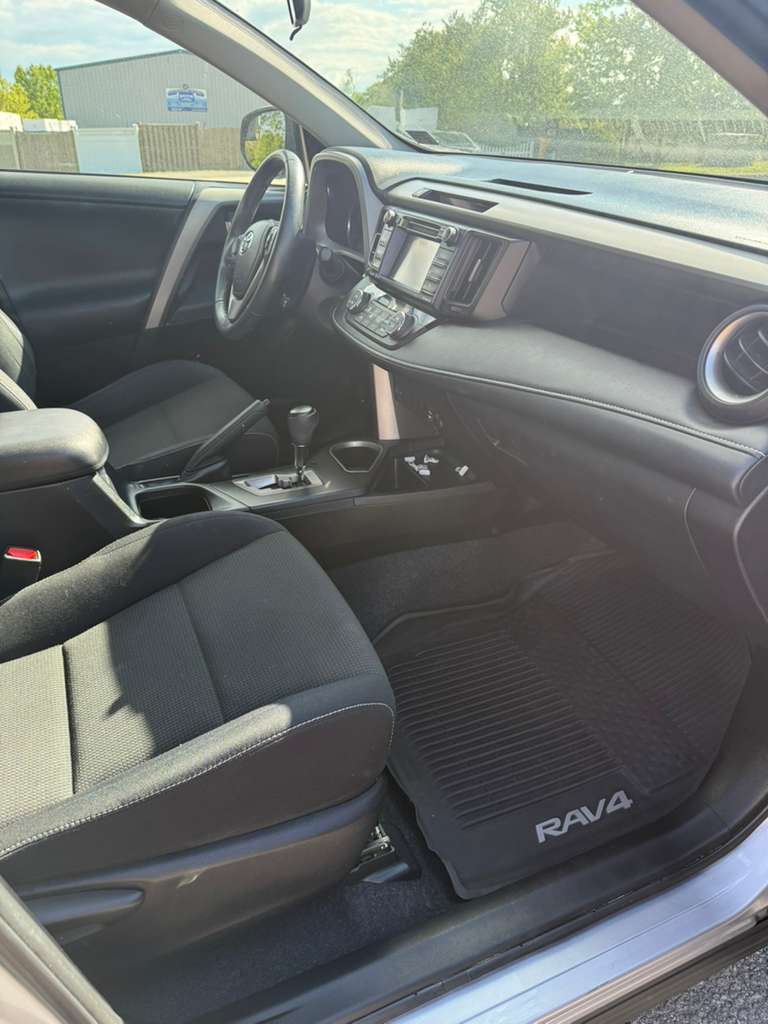 
								TOYOTA RAV4 XLE 2016 full									