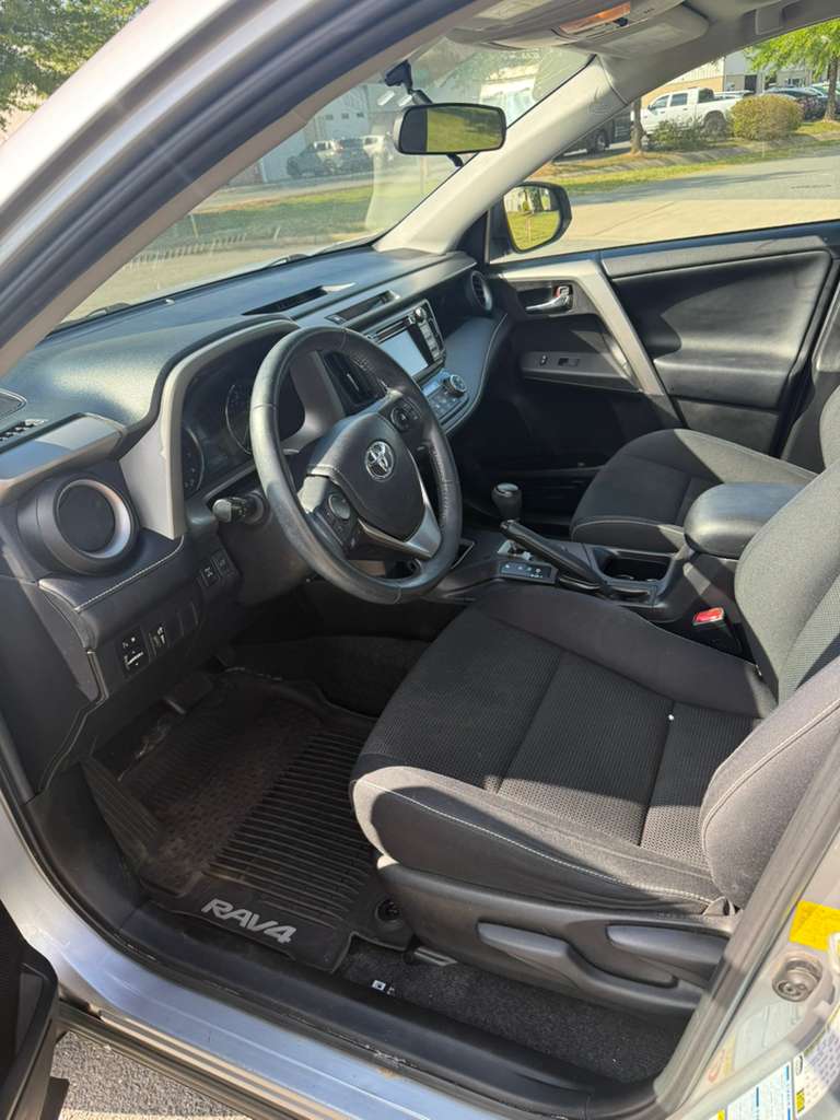 
								TOYOTA RAV4 XLE 2016 full									