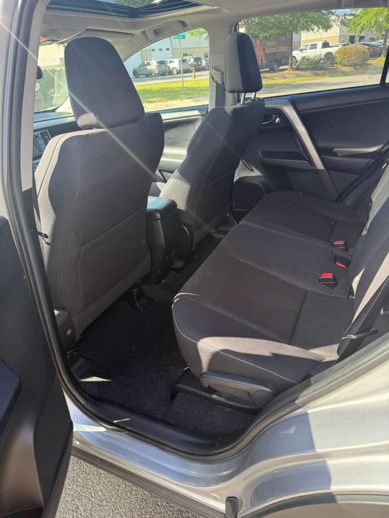 
								TOYOTA RAV4 XLE 2016 full									