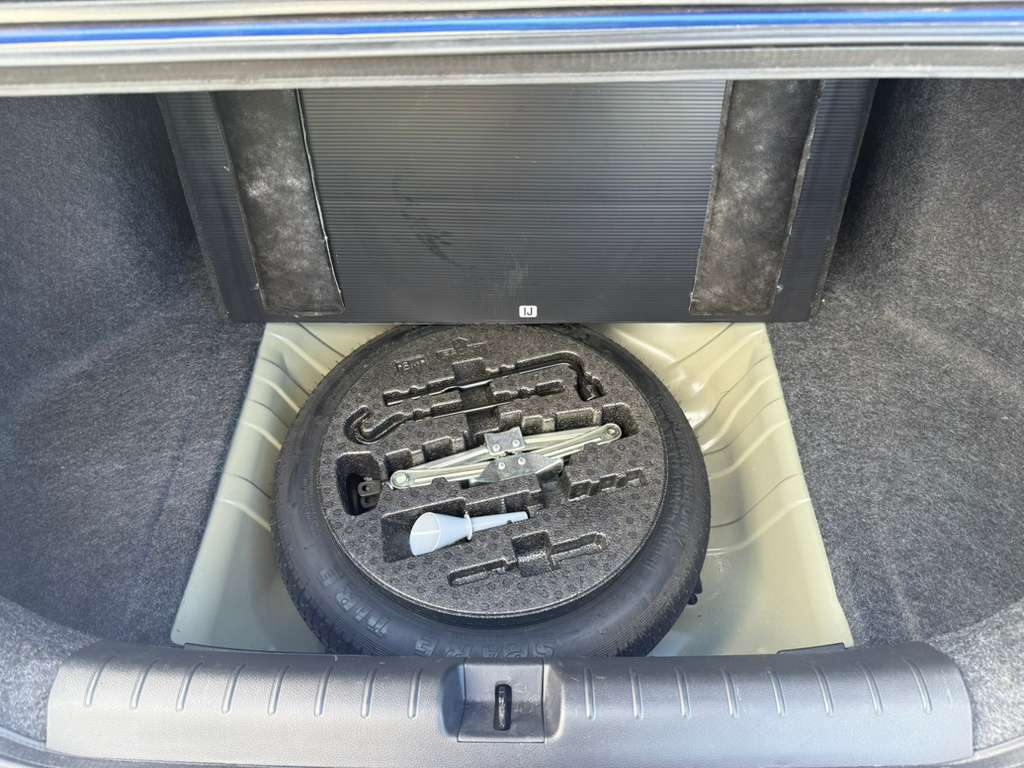 
								TOYOTA RAV4 XLE 2016 full									