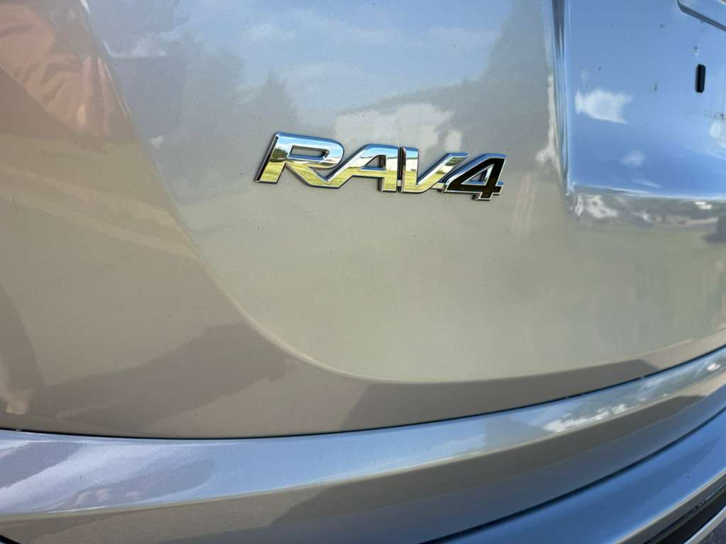 
								TOYOTA RAV4 XLE 2016 full									