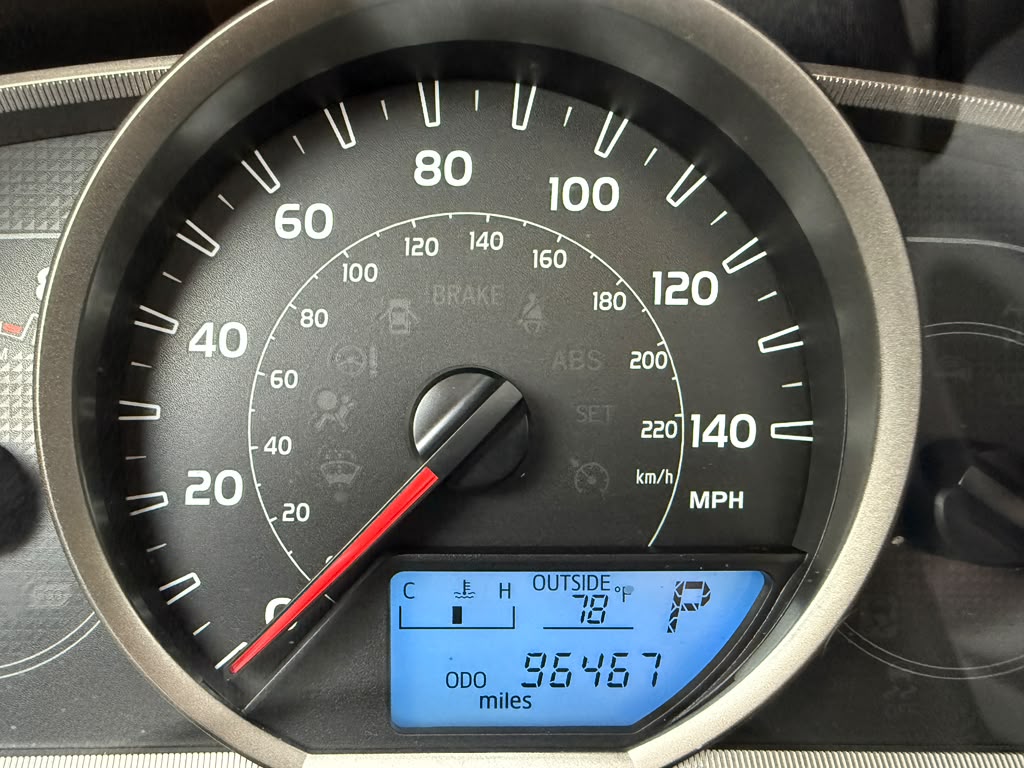 
								TOYOTA RAV4 XLE 2013 full									