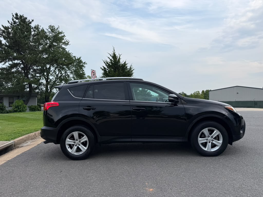 TOYOTA RAV4 XLE 2013
