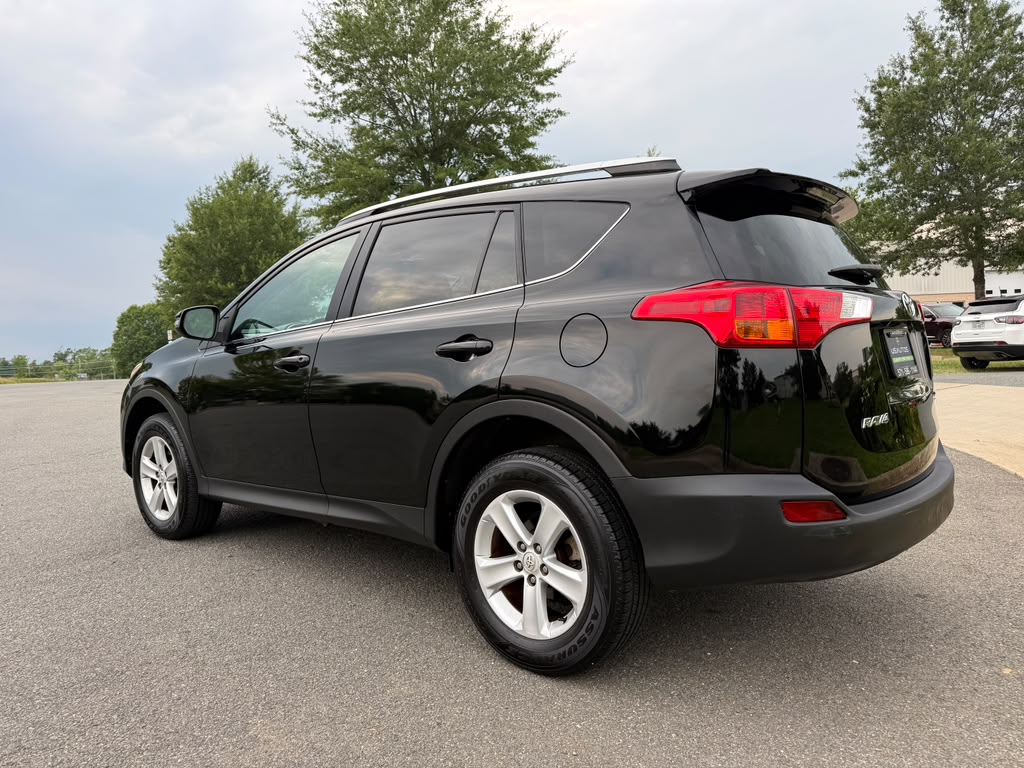
								TOYOTA RAV4 XLE 2013 full									