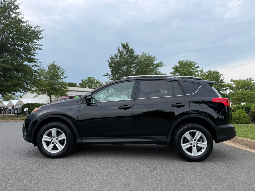 
								TOYOTA RAV4 XLE 2013 full									