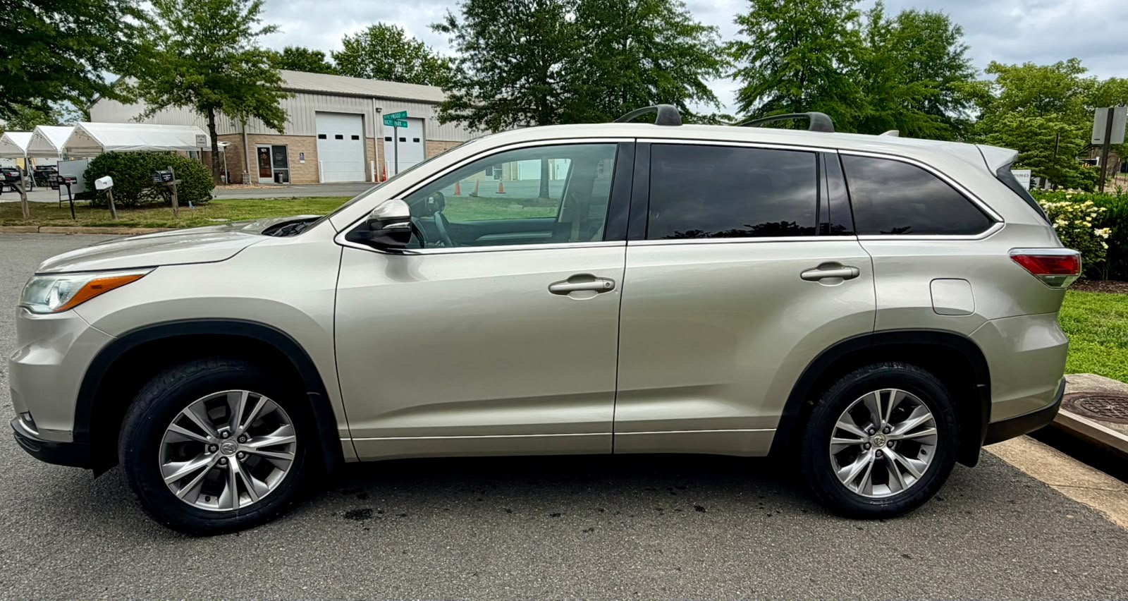 TOYOTA HIGHLANDER LE 2015