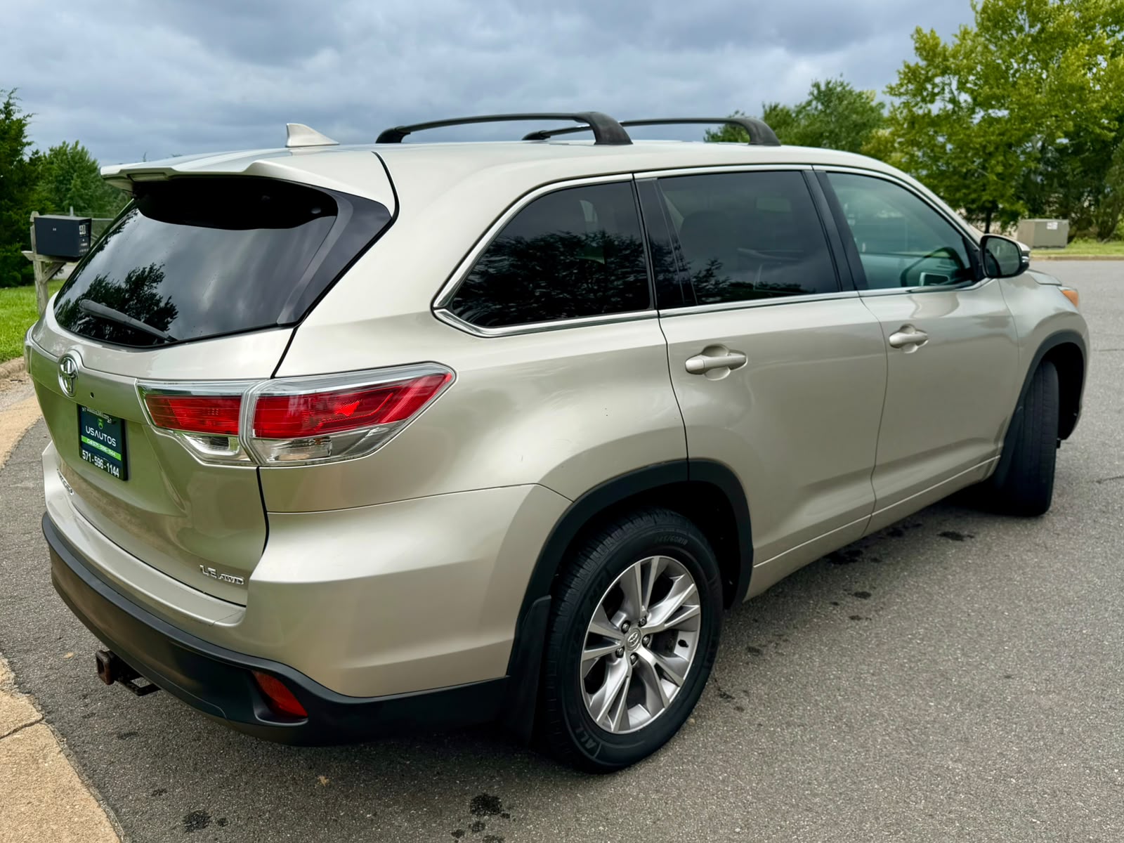 
								TOYOTA HIGHLANDER LE 2015 full									
