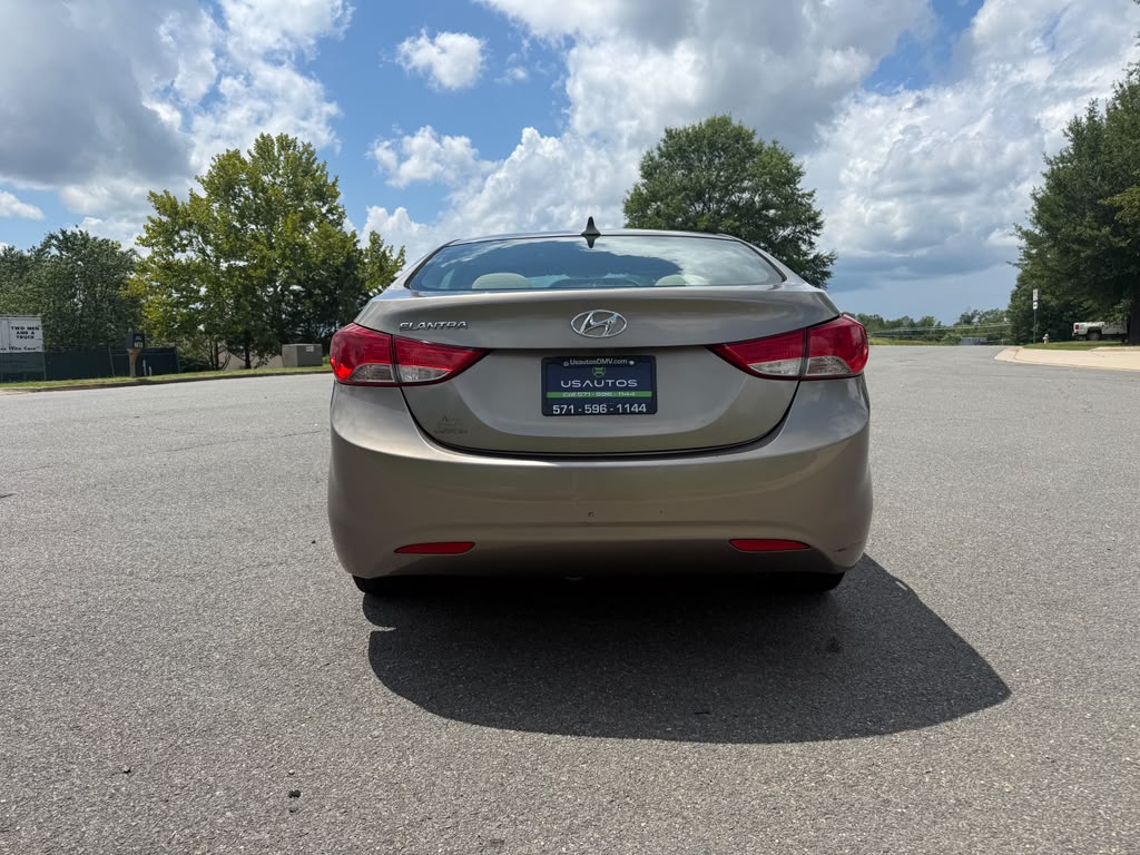 
								HYUNDAI ELANTRA GLS 2013 full									