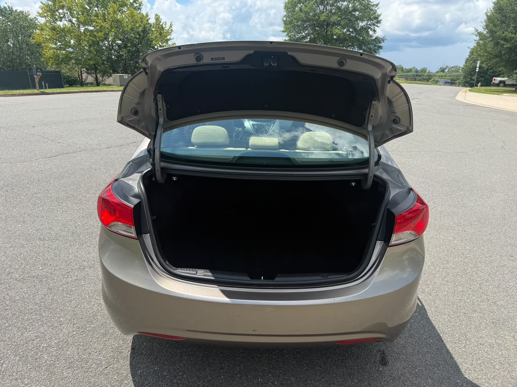
								HYUNDAI ELANTRA GLS 2013 full									