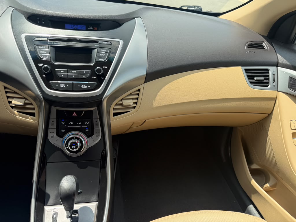 
								HYUNDAI ELANTRA GLS 2013 full									