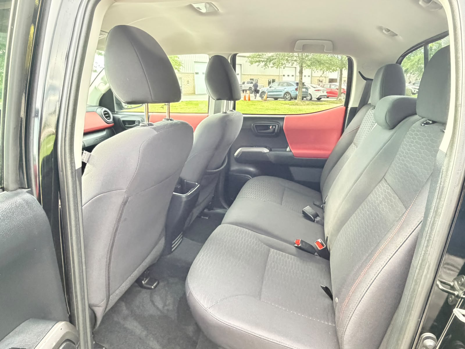 
								TOYOTA TACOMA SR/SR5 2018 full									
