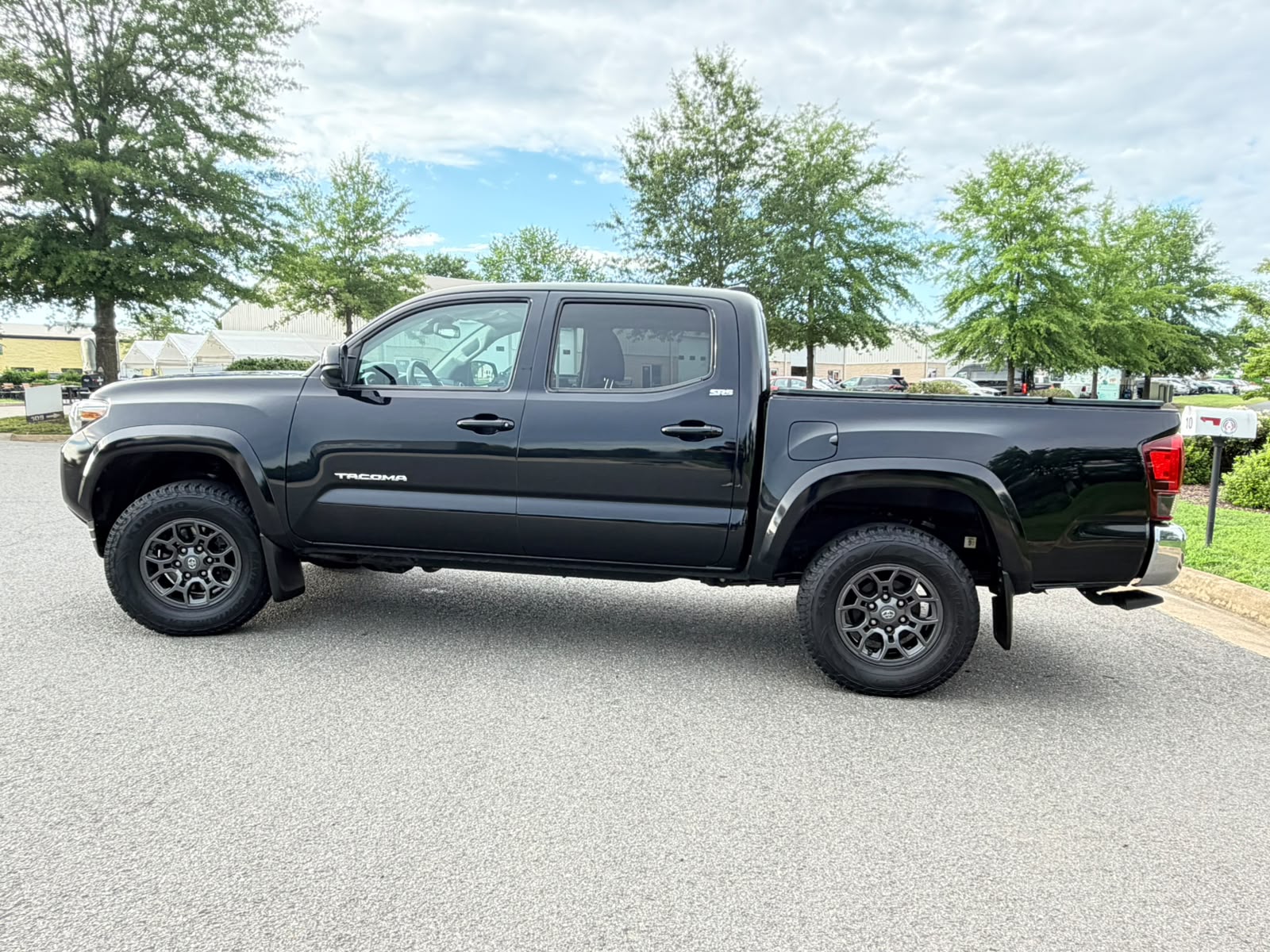 
								TOYOTA TACOMA SR/SR5 2018 full									