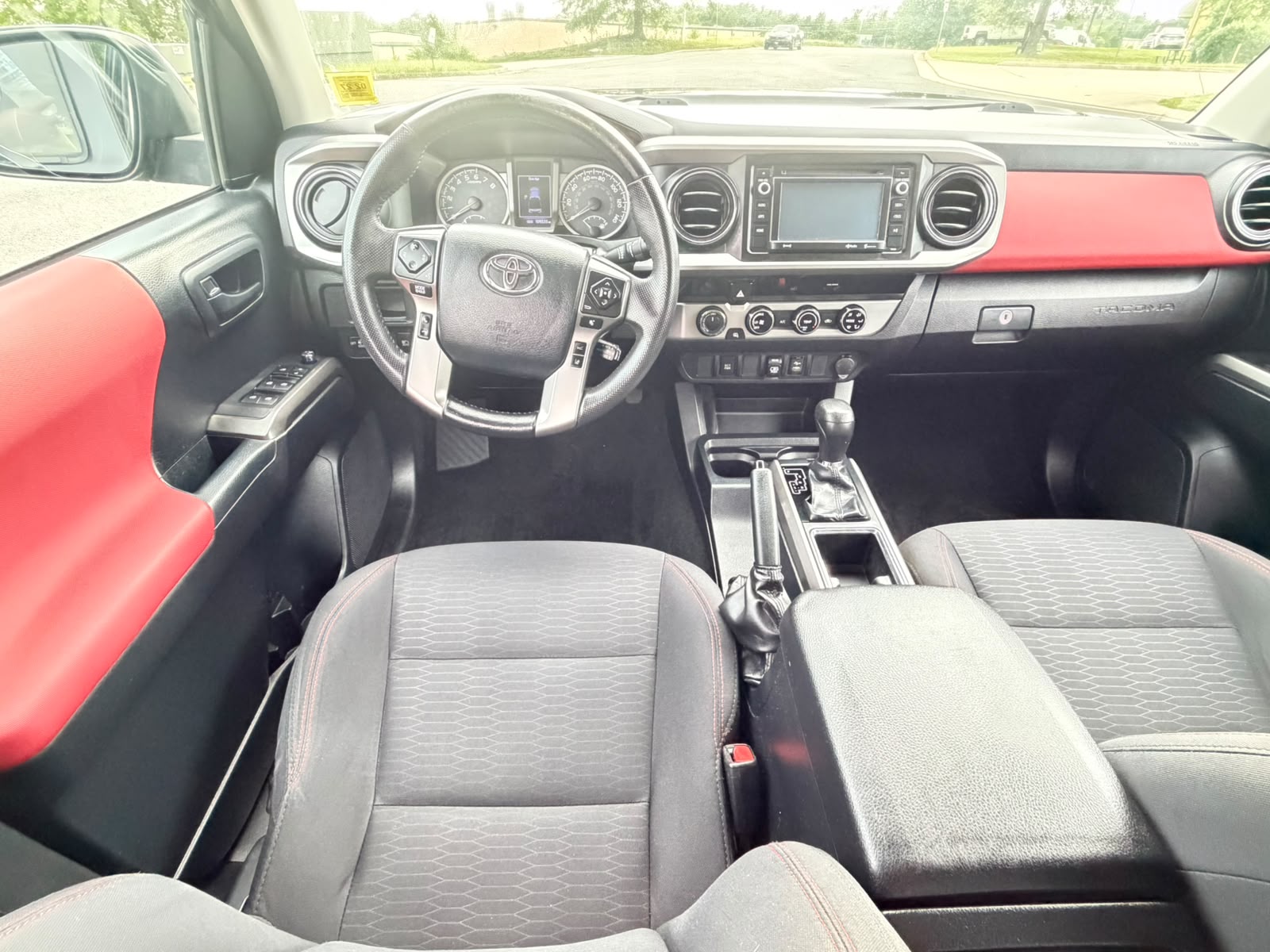 
								TOYOTA TACOMA SR/SR5 2018 full									