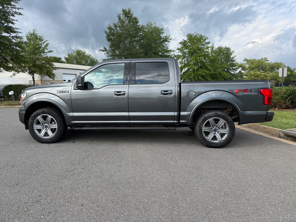 
								FORD F-150 XLT 2019 full									