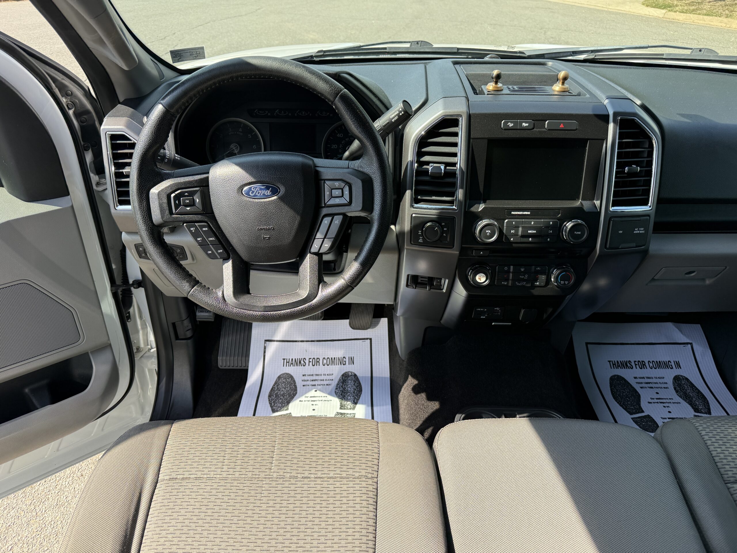 
								 FORD F-150 XLT 2015 full									