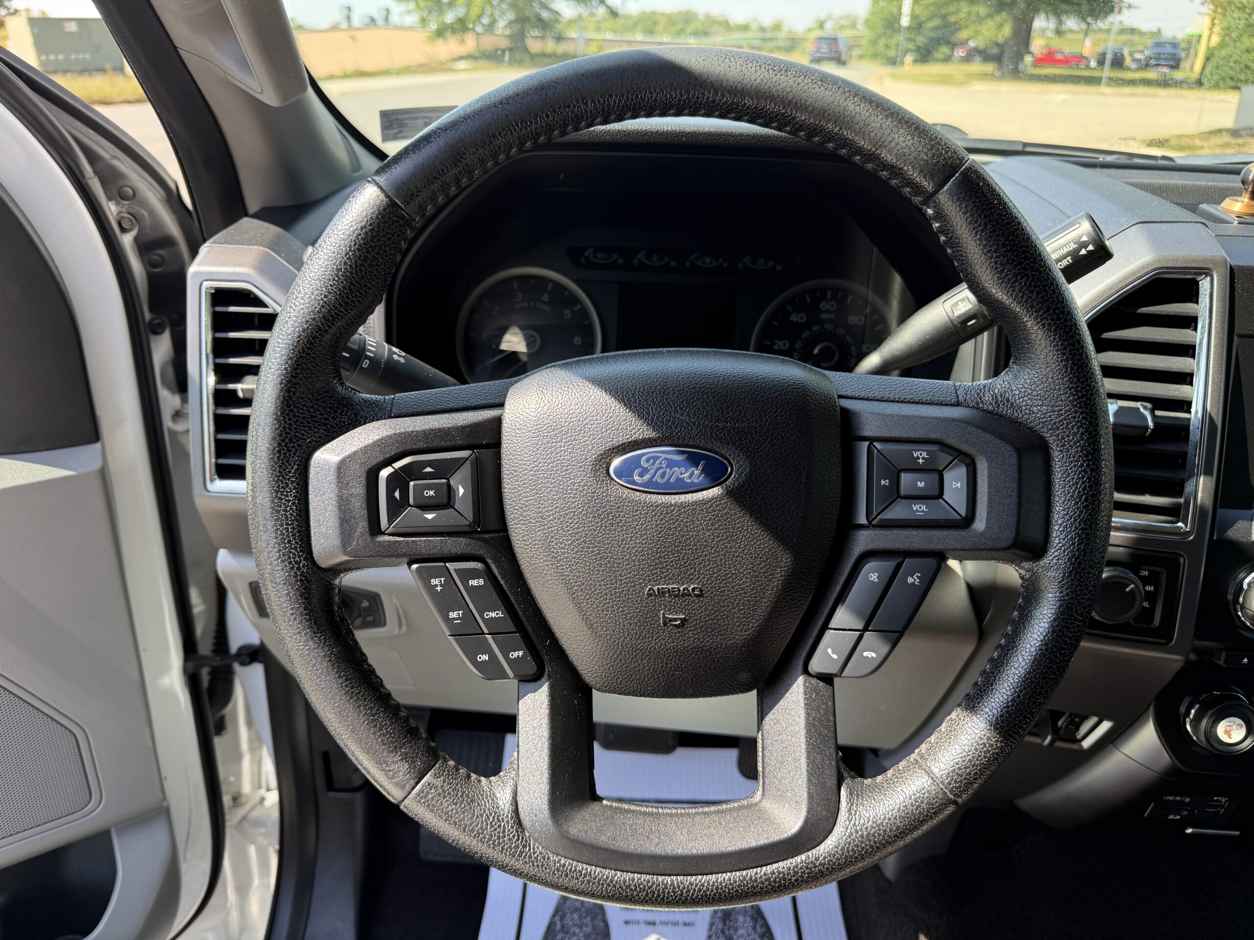 
								 FORD F-150 XLT 2015 full									