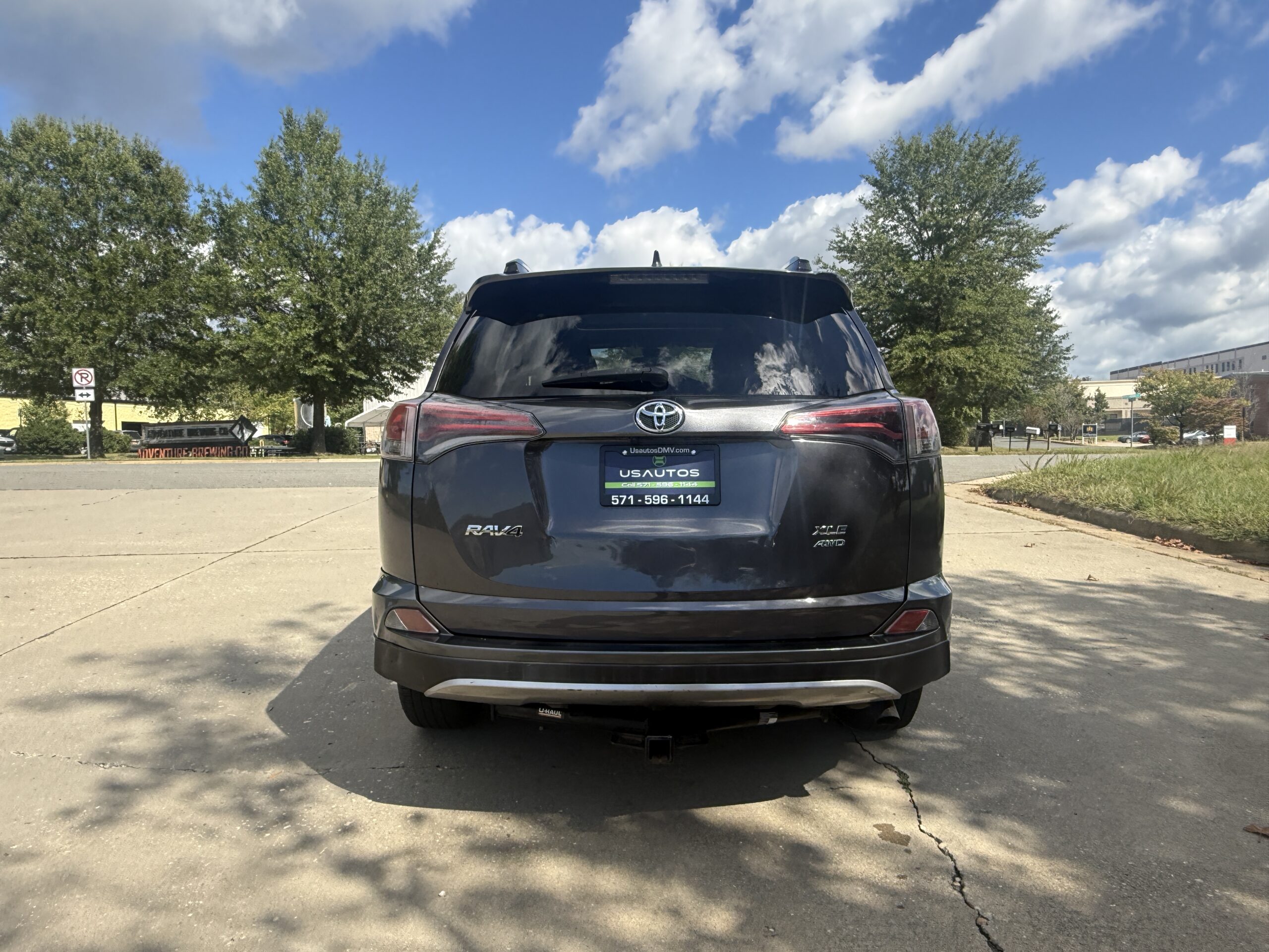 
								TOYOTA RAV4 XLE 2017 full									