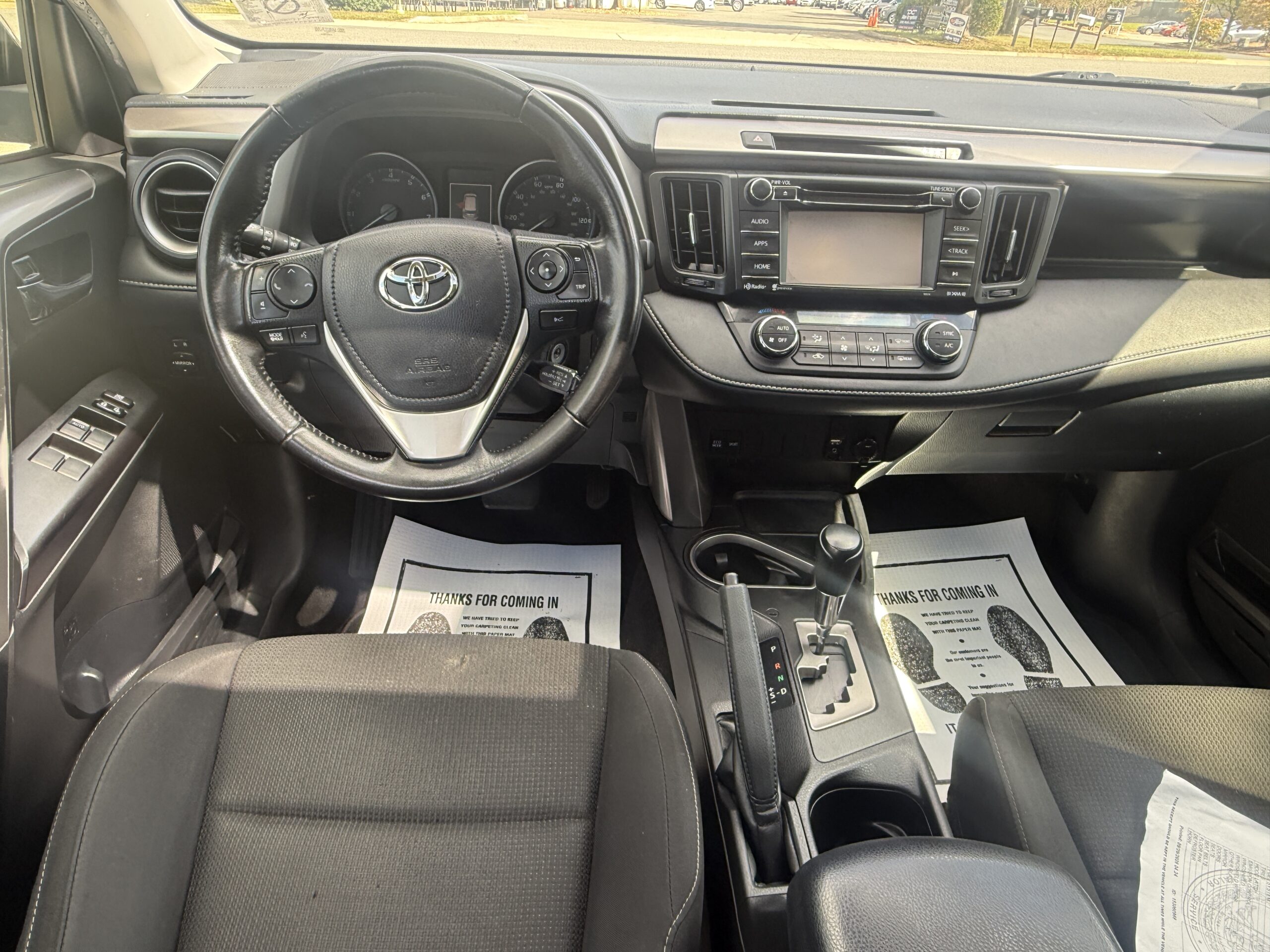 
								TOYOTA RAV4 XLE 2017 full									