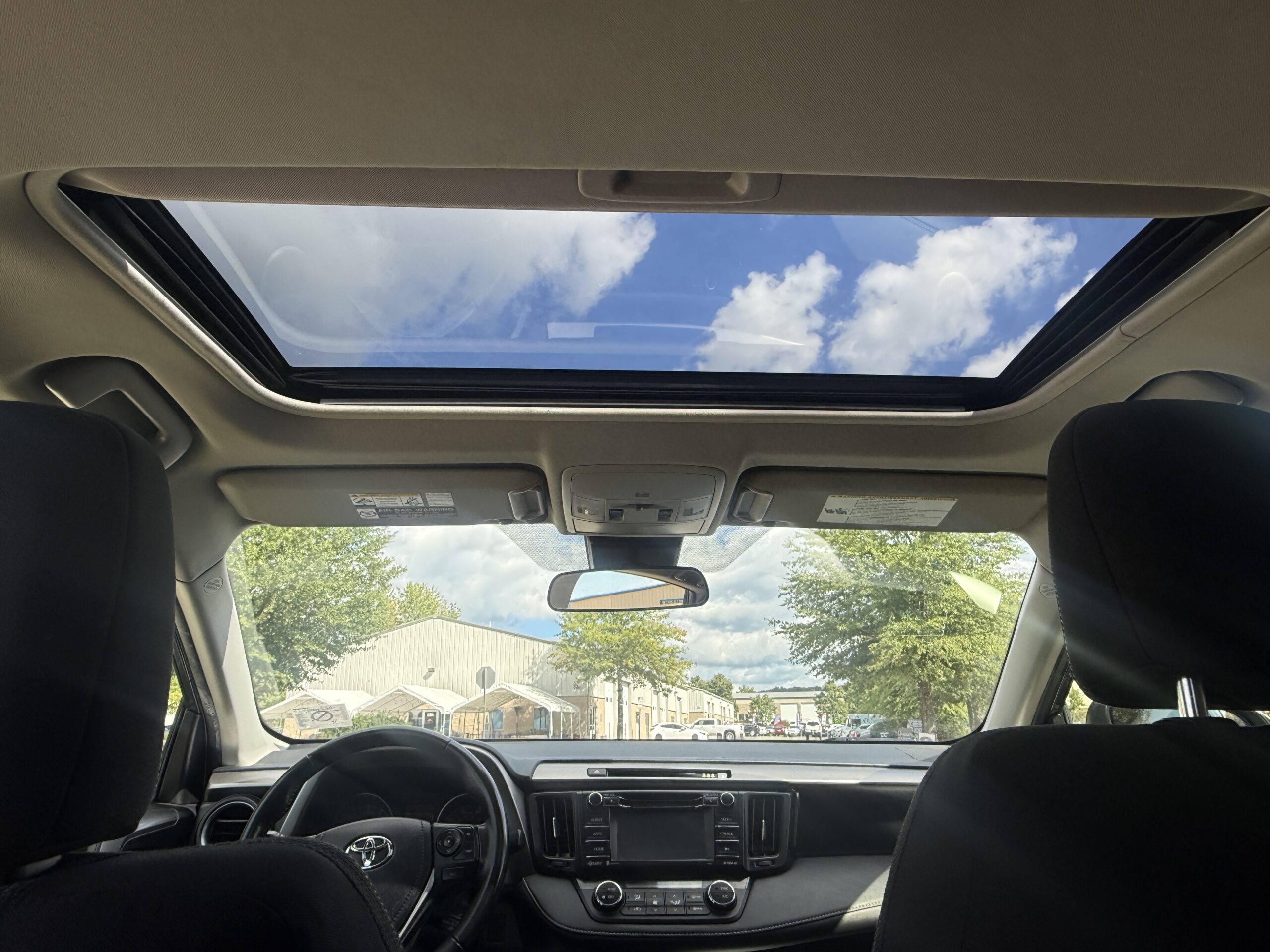 
								TOYOTA RAV4 XLE 2017 full									