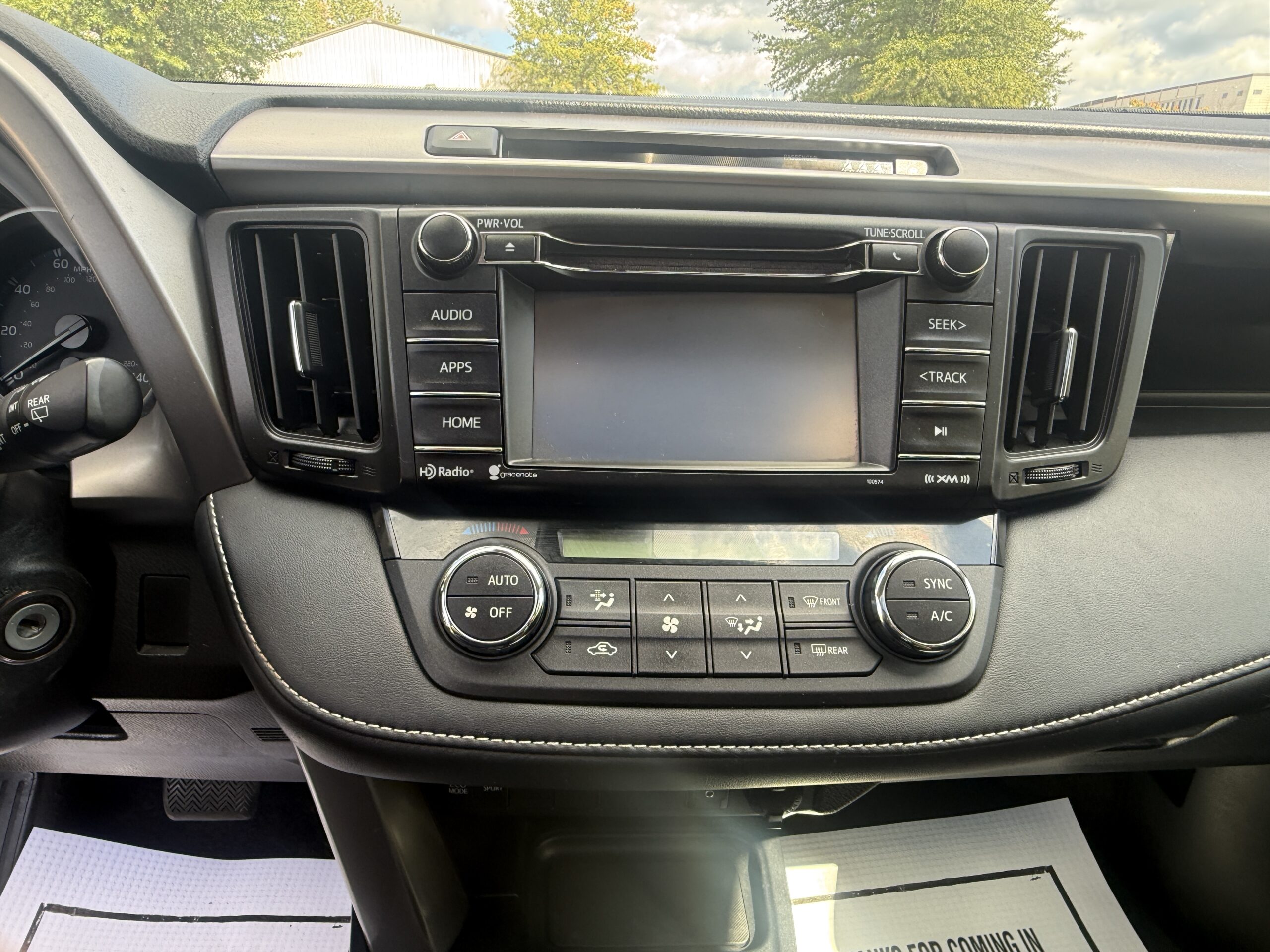 
								TOYOTA RAV4 XLE 2017 full									