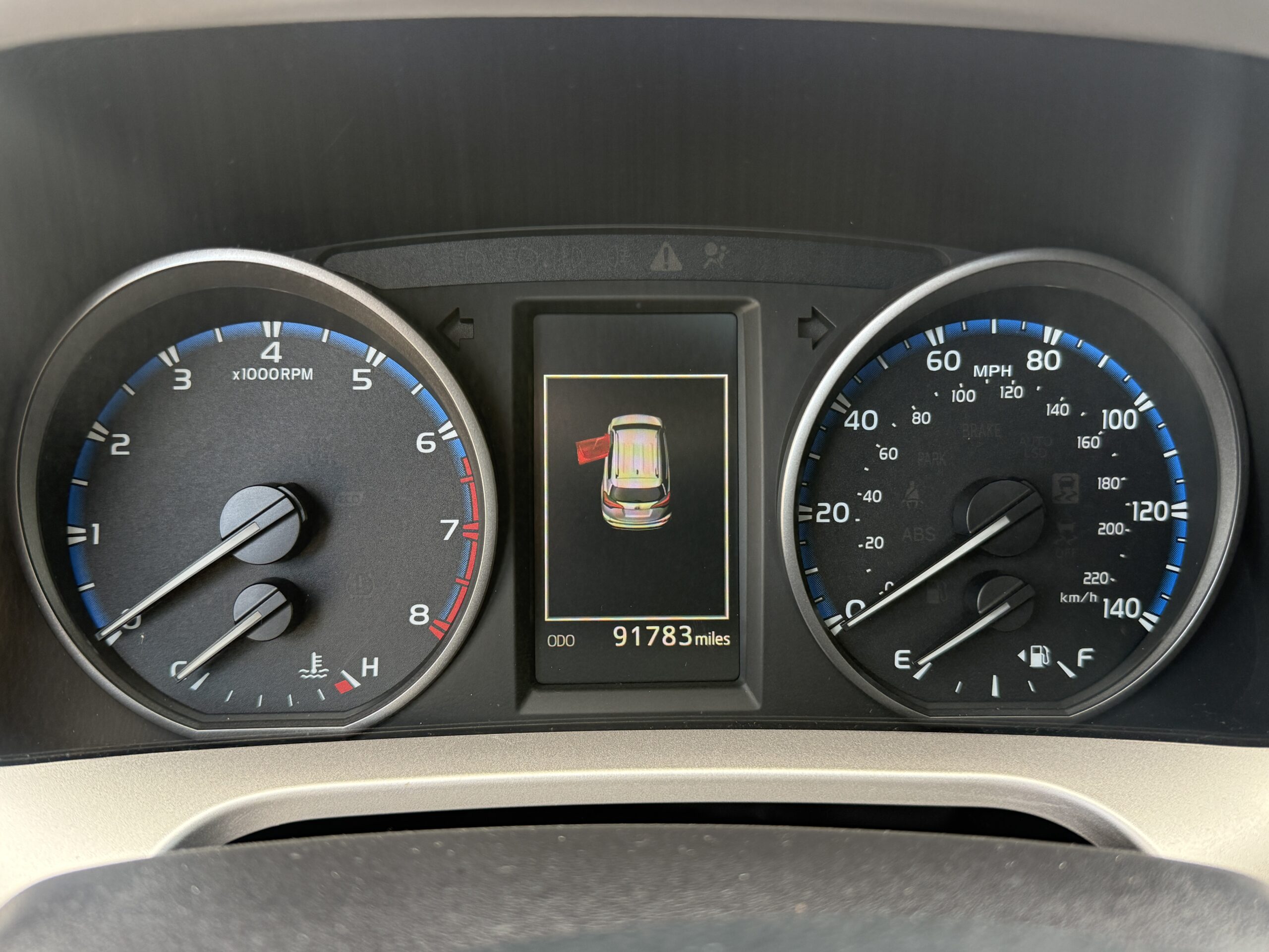 
								TOYOTA RAV4 XLE 2017 full									