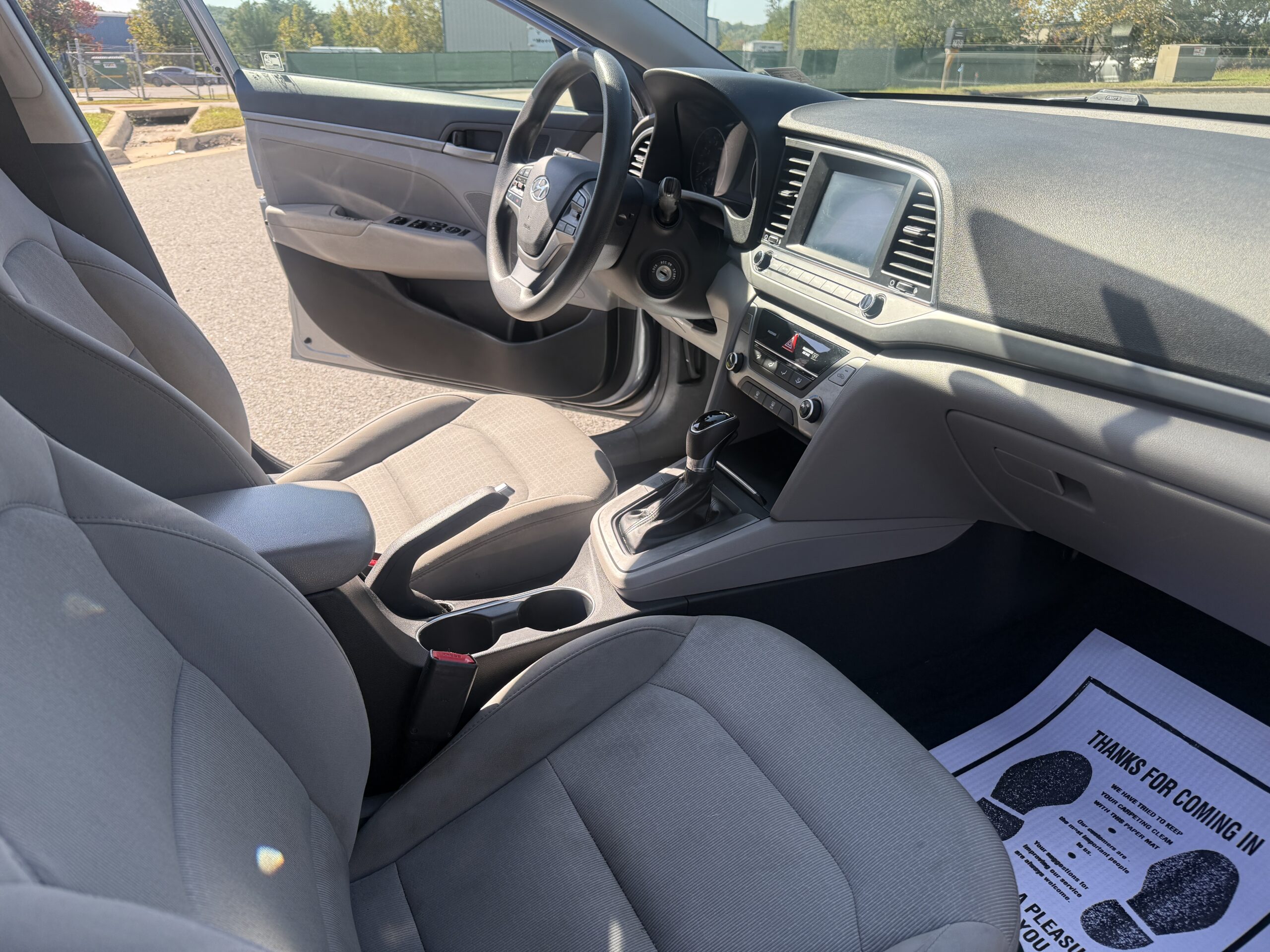 
								HYUNDAI ELANTRA SE 2017 full									