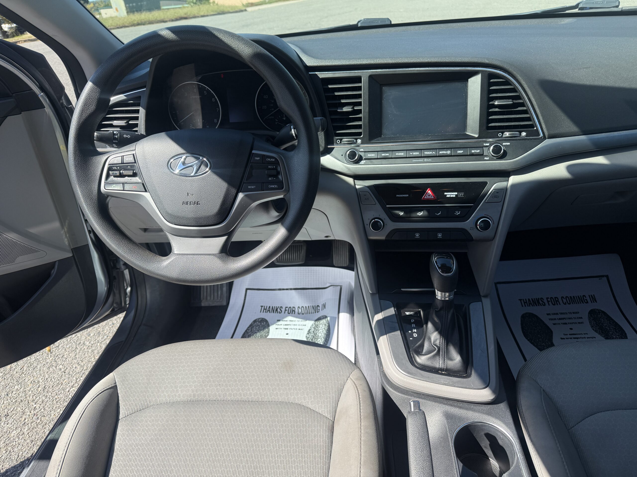 
								HYUNDAI ELANTRA SE 2017 full									