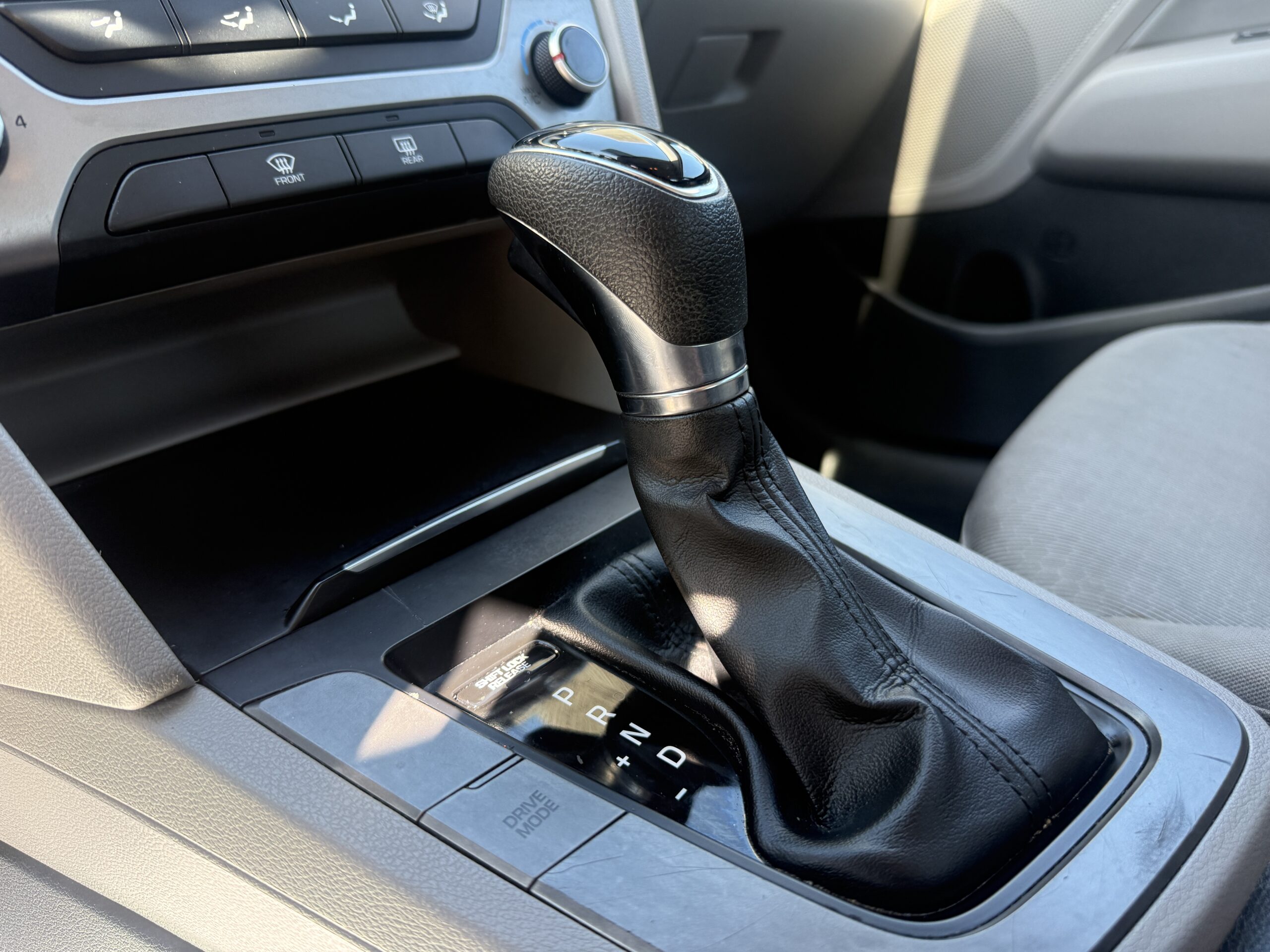 
								HYUNDAI ELANTRA SE 2017 full									