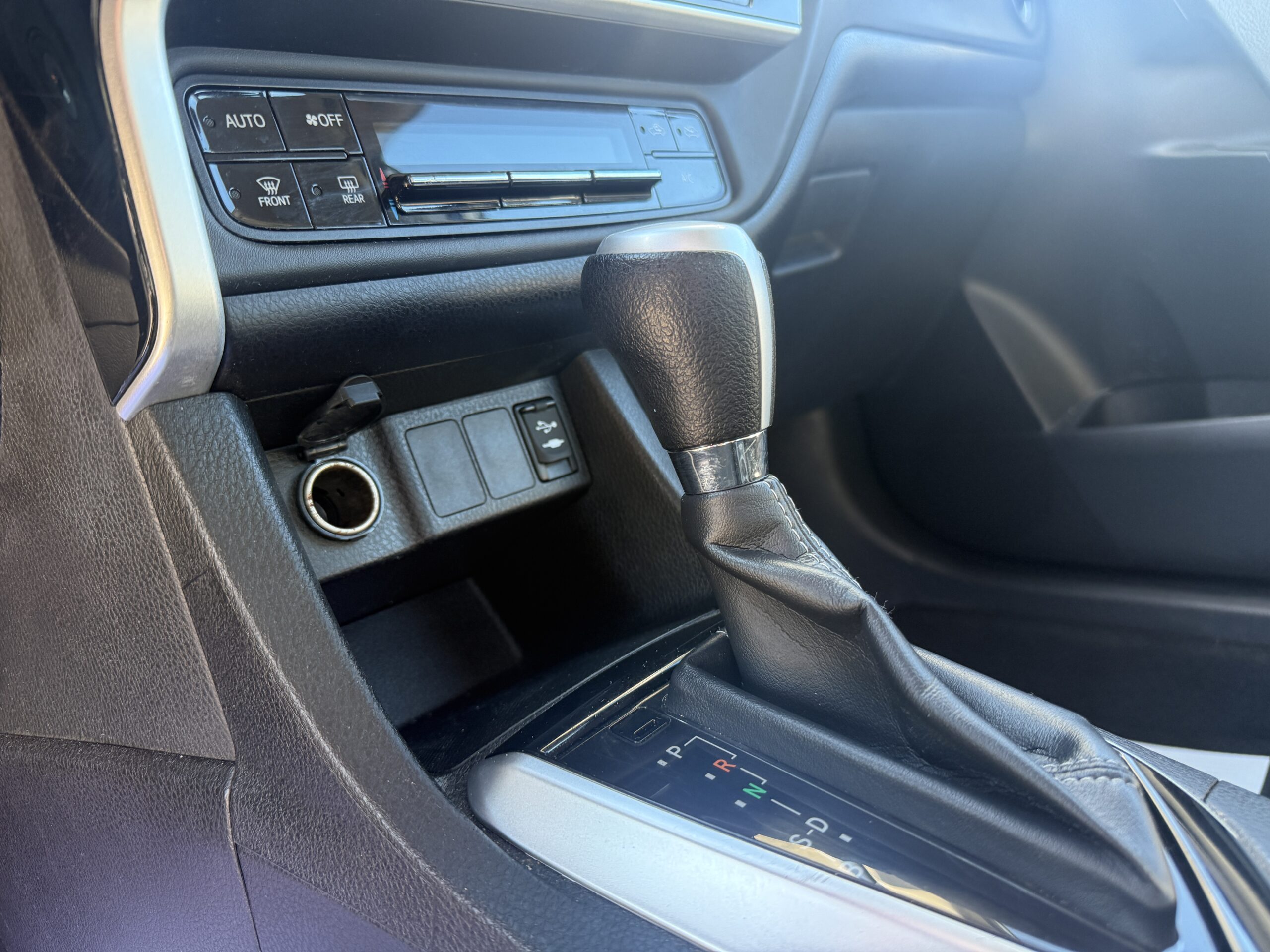 
								TOYOTA COROLLA LE 2019 full									