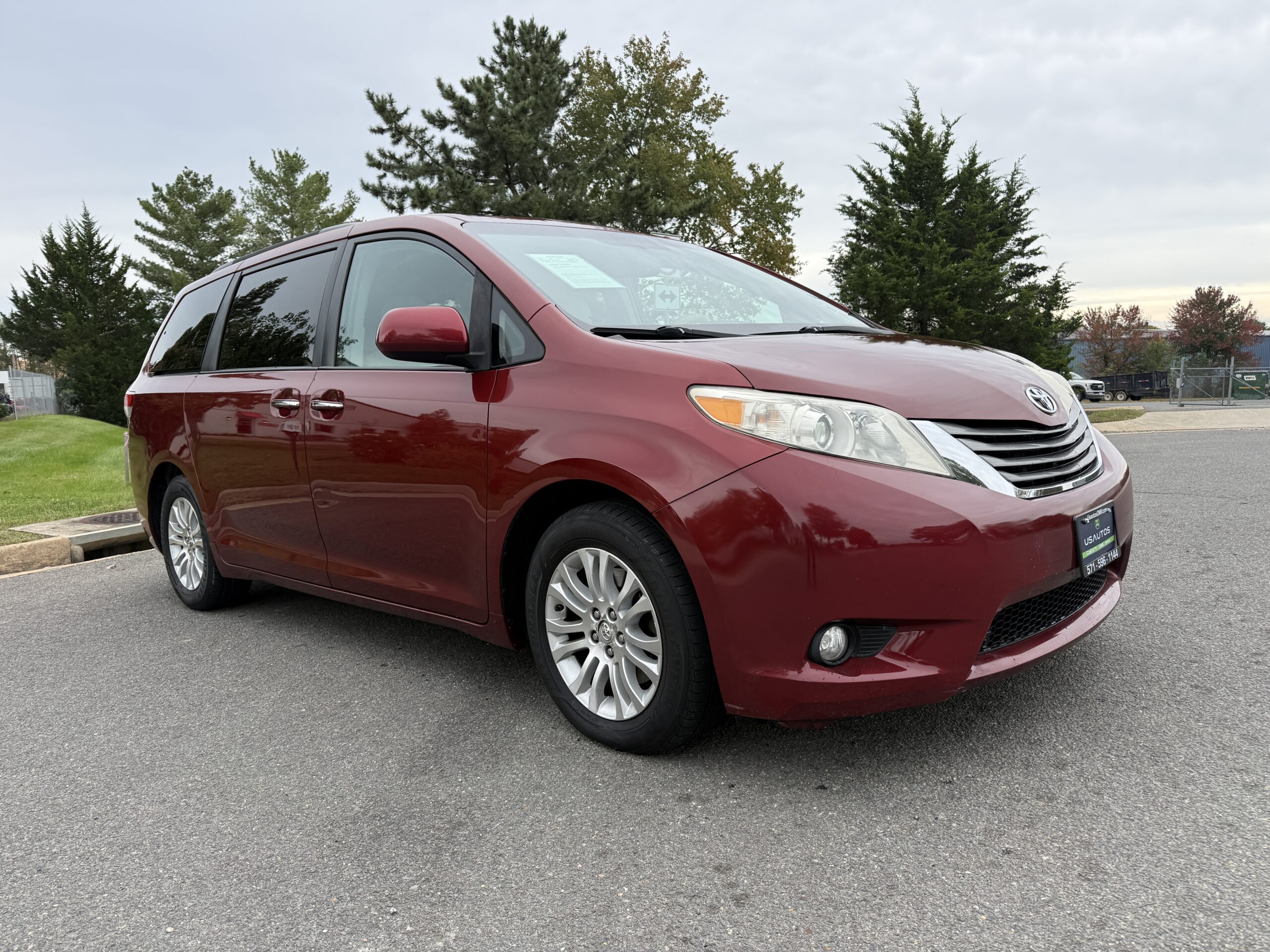 
								TOYOTA SIENNA LIMITED PREMIUM 2012 full									