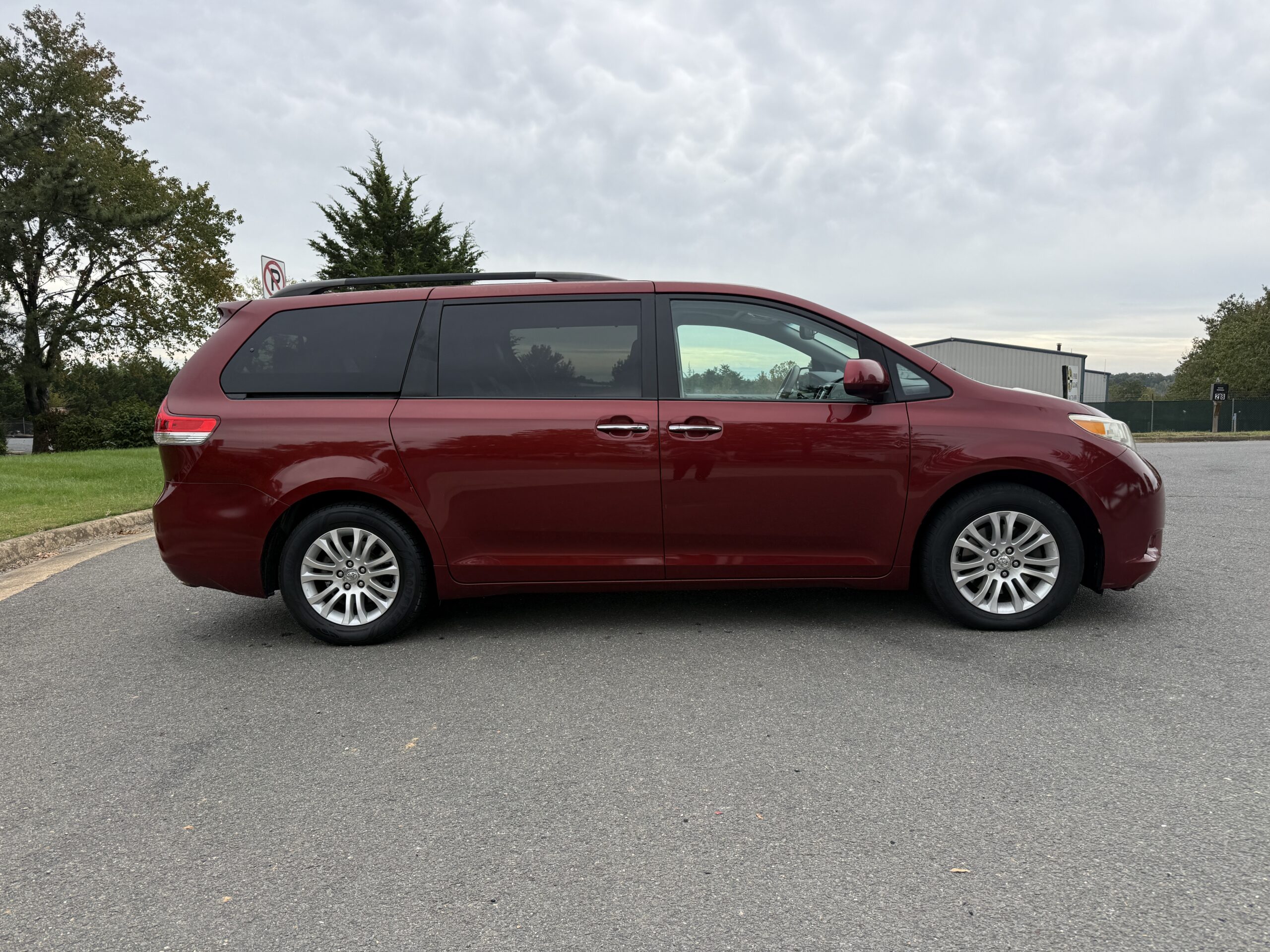 
								TOYOTA SIENNA LIMITED PREMIUM 2012 full									