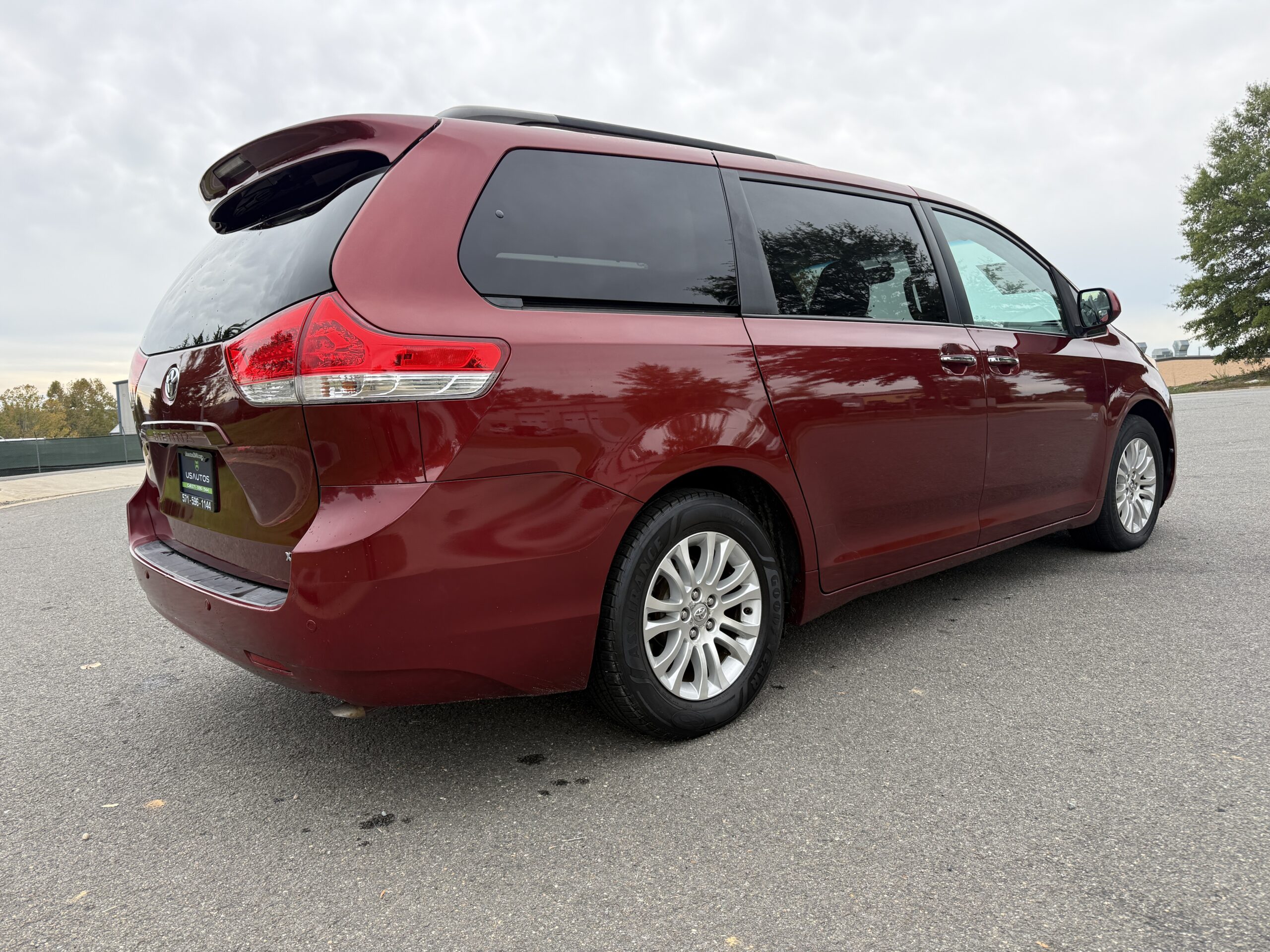 
								TOYOTA SIENNA LIMITED PREMIUM 2012 full									