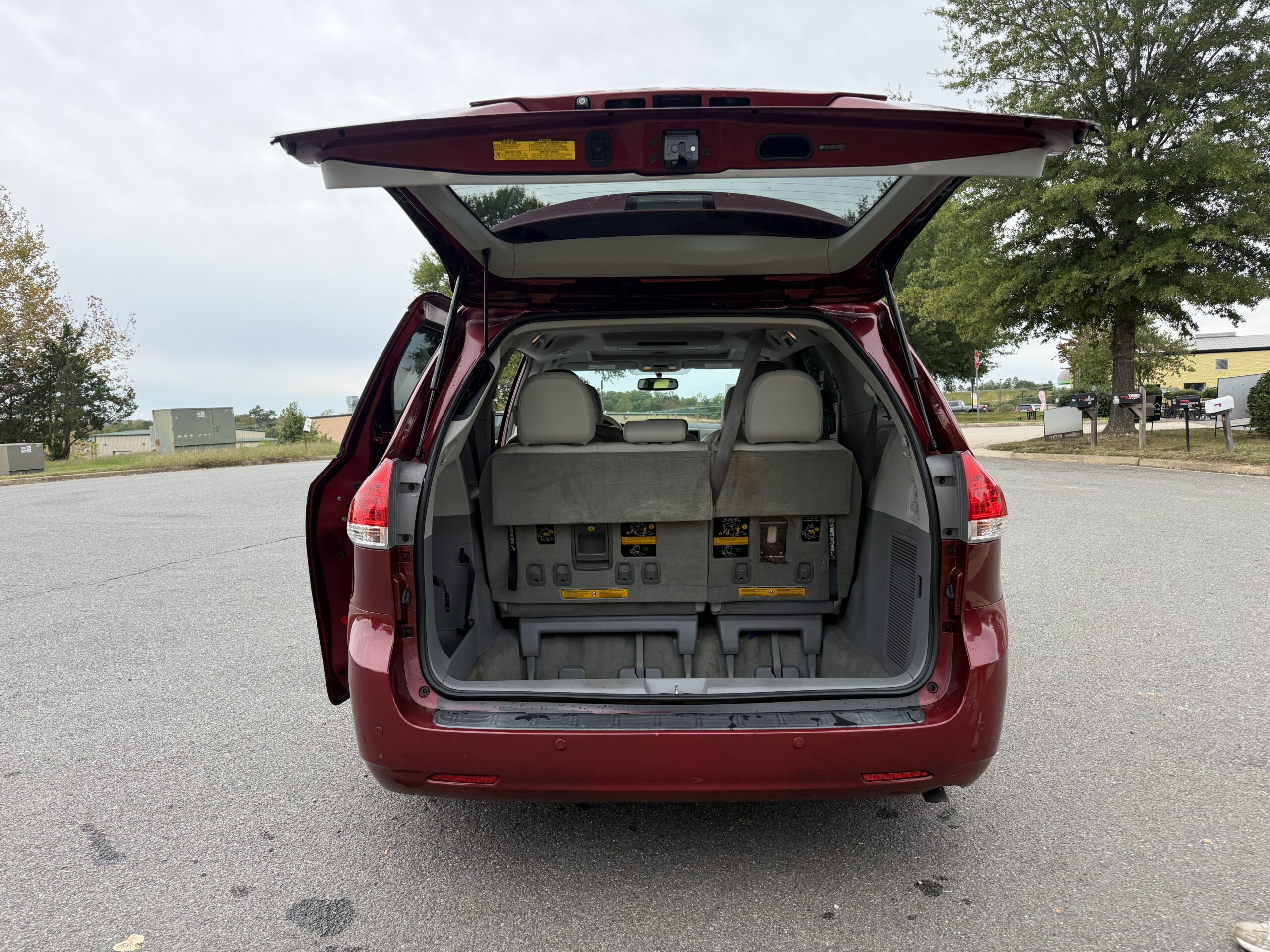 
								TOYOTA SIENNA LIMITED PREMIUM 2012 full									