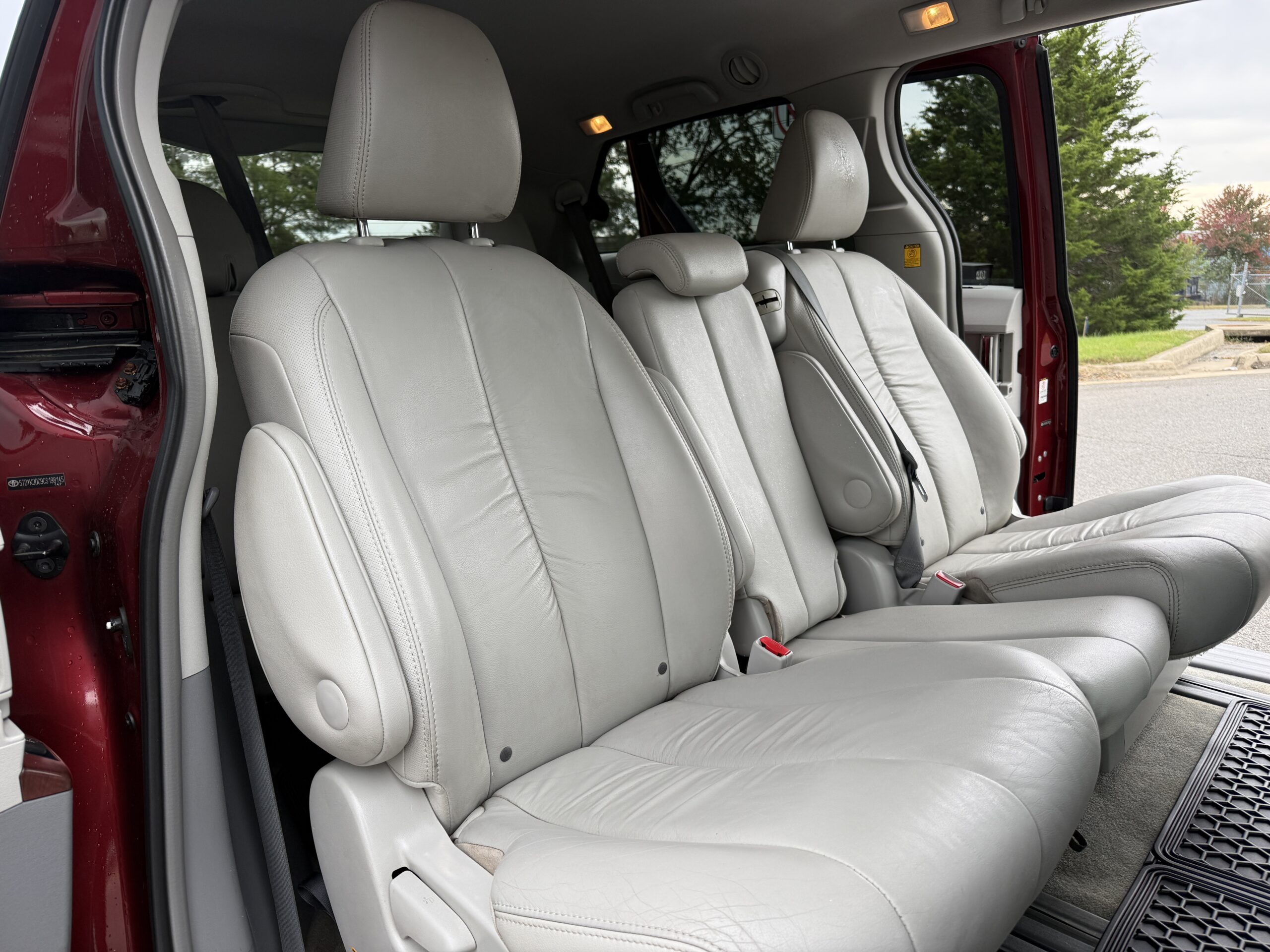 
								TOYOTA SIENNA LIMITED PREMIUM 2012 full									
