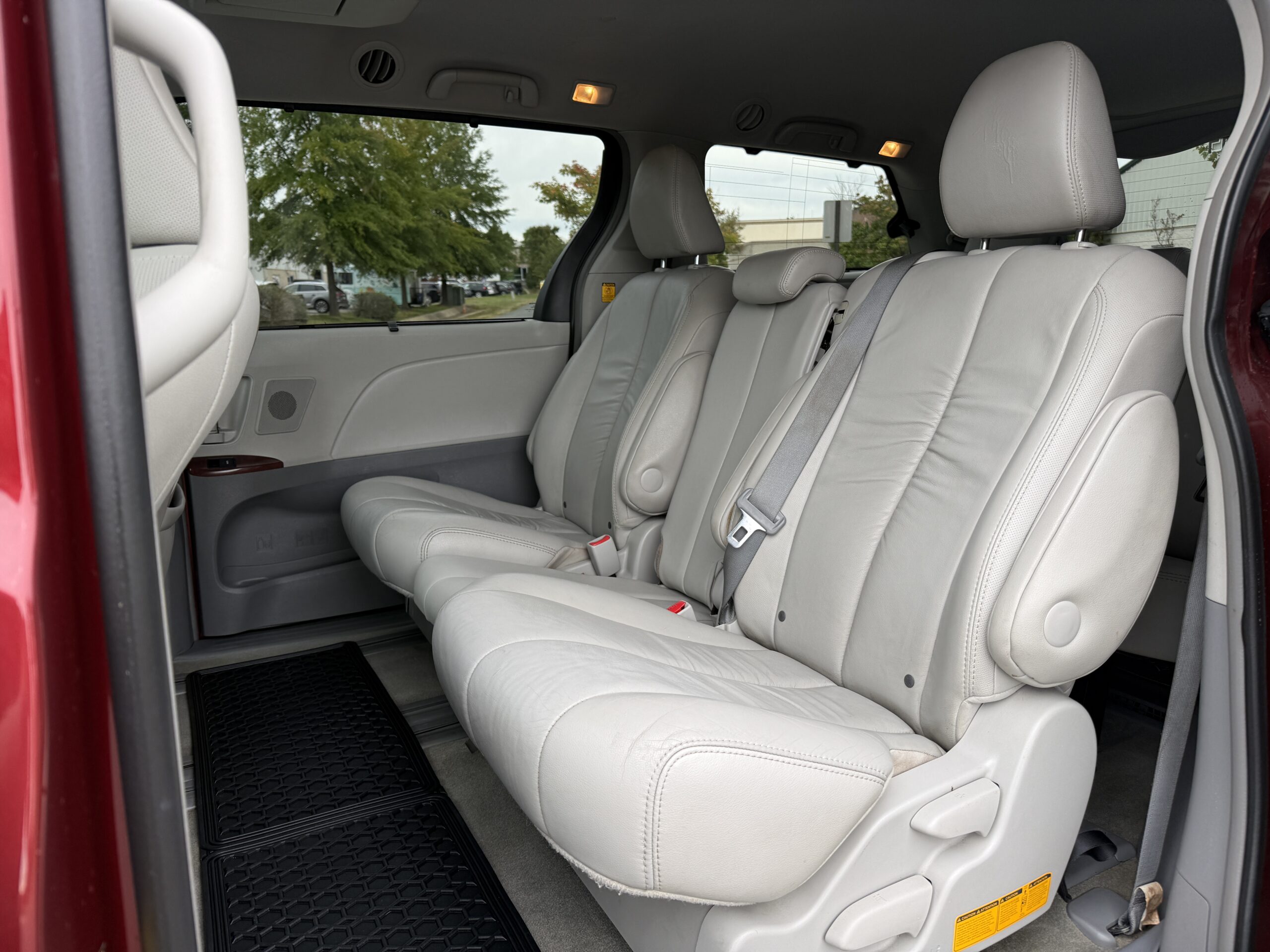 
								TOYOTA SIENNA LIMITED PREMIUM 2012 full									