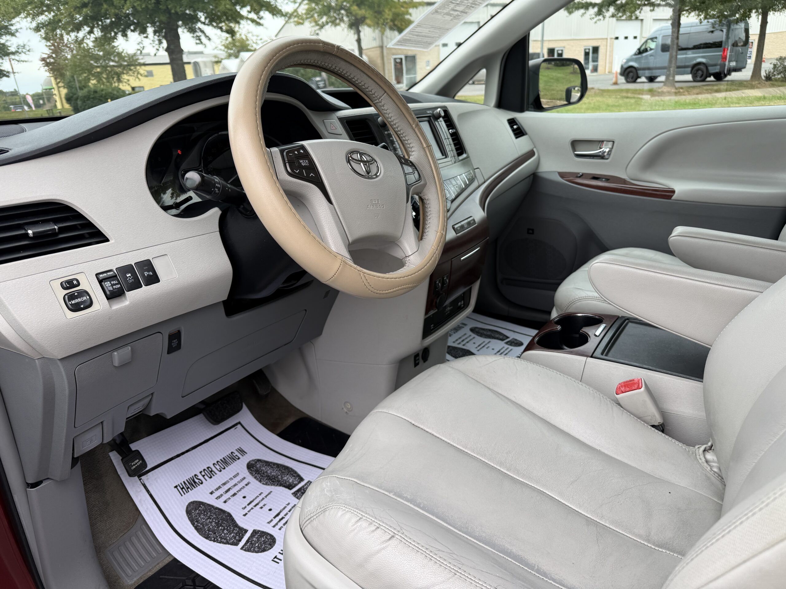 
								TOYOTA SIENNA LIMITED PREMIUM 2012 full									